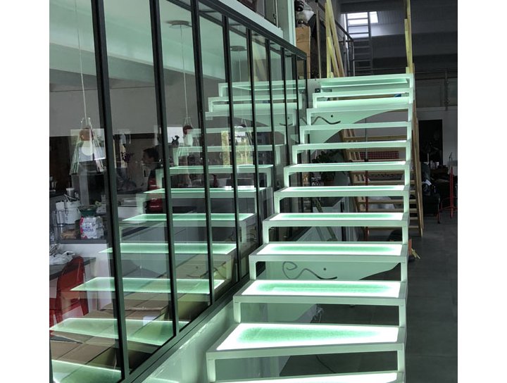 Marche en verre éclaté avec led